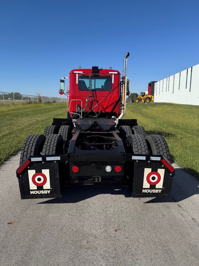2018 Mack Pinnacle in Carroll, IA — photo 5
